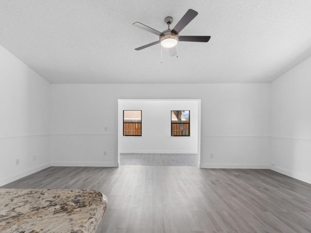 Продажа дома по адресу 23089 SW 55th Avenue - фото 6643972