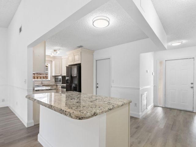 Продажа дома по адресу 23089 SW 55th Avenue - фото 6643978