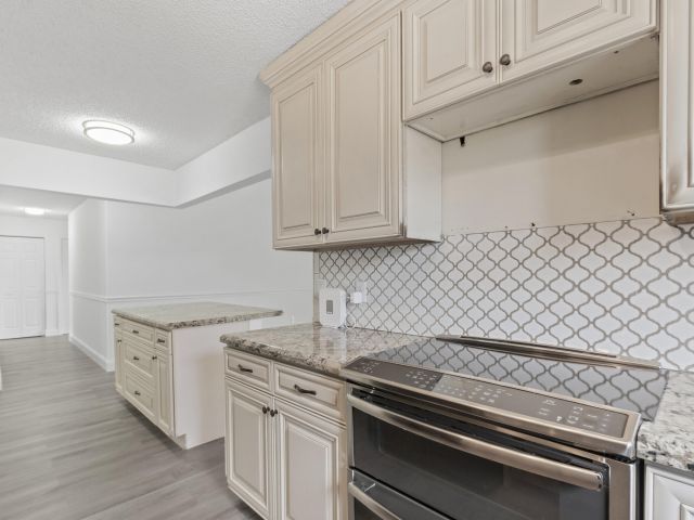 Продажа дома по адресу 23089 SW 55th Avenue - фото 6643979