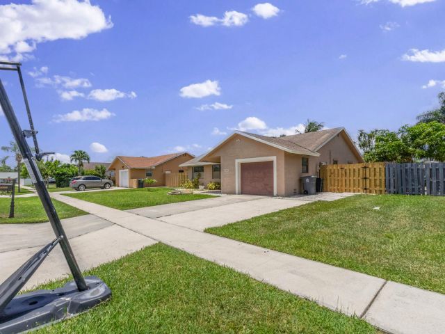 Продажа дома по адресу 23089 SW 55th Avenue - фото 6643983