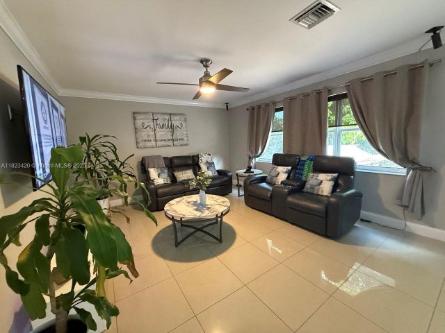 Продажа дома по адресу 4280 NW 1st Pl - фото 6200653