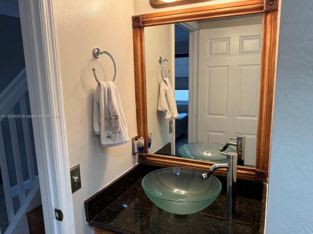 Продажа дома по адресу 4280 NW 1st Pl - фото 6200655