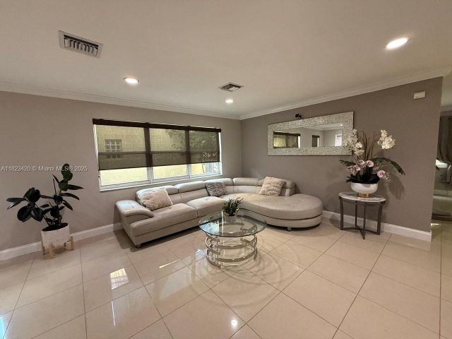 Продажа дома по адресу 4280 NW 1st Pl - фото 6200658