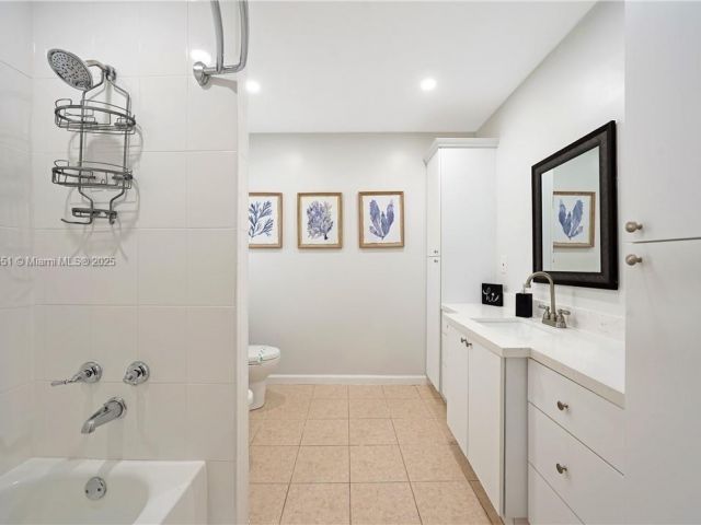 Дом в аренду по адресу 6863 SW 104th Ct - фото 6201313