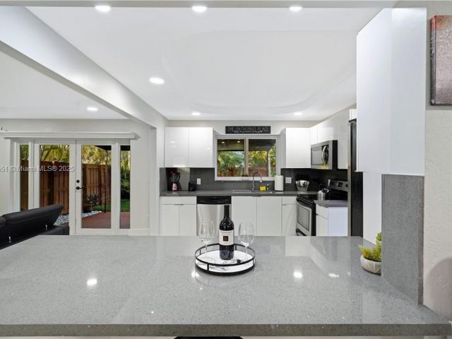 Дом в аренду по адресу 6863 SW 104th Ct - фото 6201317