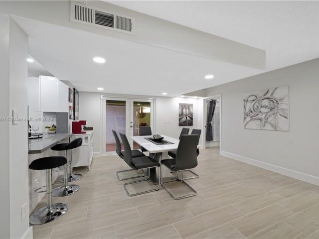 Дом в аренду по адресу 6863 SW 104th Ct - фото 6201319