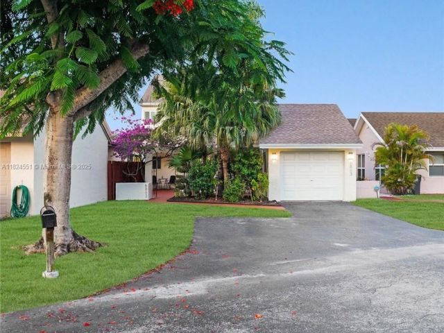 Дом в аренду по адресу 6863 SW 104th Ct - фото 6201328