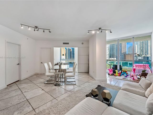 Продажа квартиры #1102 - фото 6188175