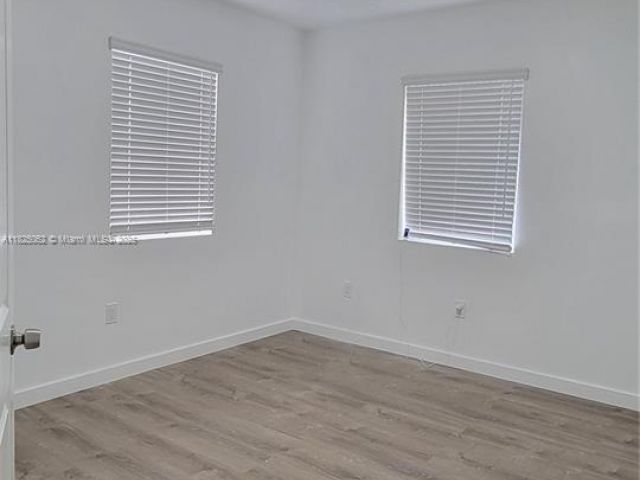 Дом в аренду по адресу 1520 NW 69th St - фото 6208800