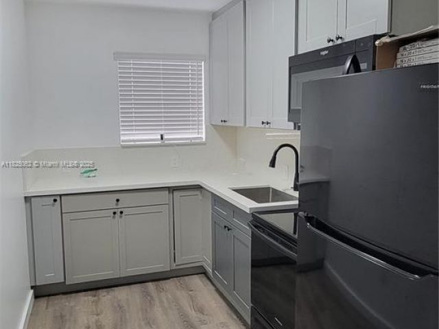 Дом в аренду по адресу 1520 NW 69th St - фото 6208804