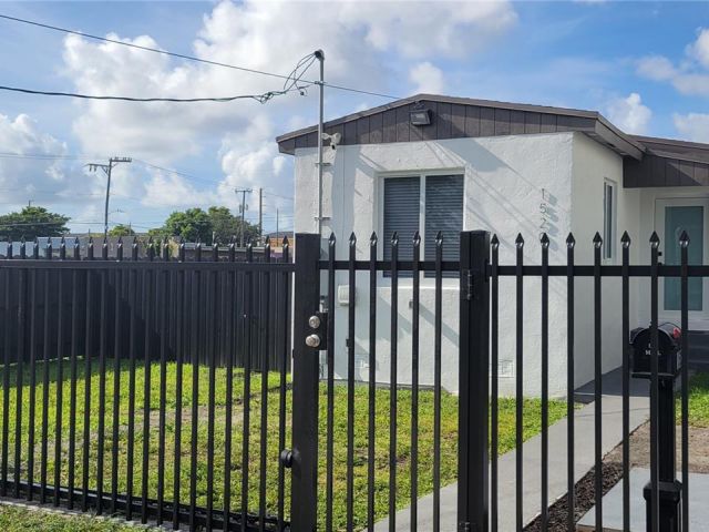 Дом в аренду по адресу 1520 NW 69th St - фото 6208810