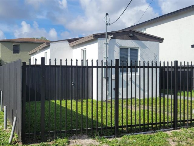 Дом в аренду по адресу 1520 NW 69th St - фото 6208811