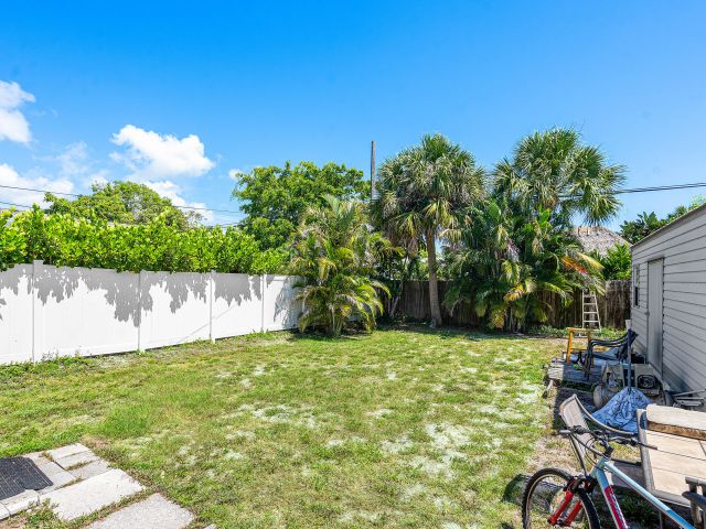 Продажа дома по адресу 221 NE 10th Street - фото 6214336