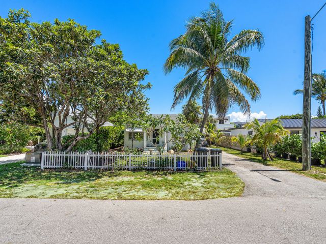 Продажа дома по адресу 221 NE 10th Street - фото 6214337