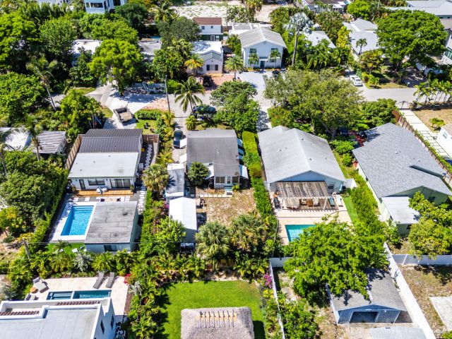 Продажа дома по адресу 221 NE 10th Street - фото 6214338