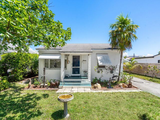 Продажа дома по адресу 221 NE 10th Street - фото 6214340