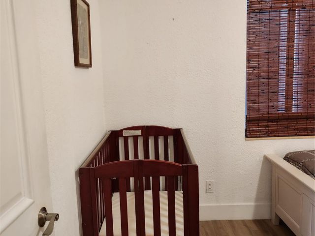 Продажа дома по адресу 4610 NE 3rd Ave - фото 6233908