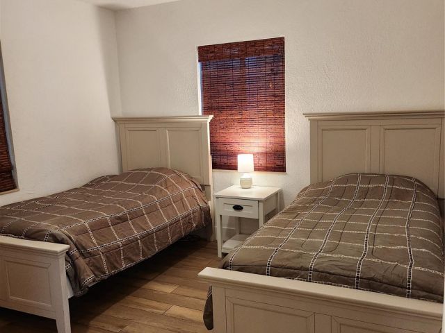 Продажа дома по адресу 4610 NE 3rd Ave - фото 6233909