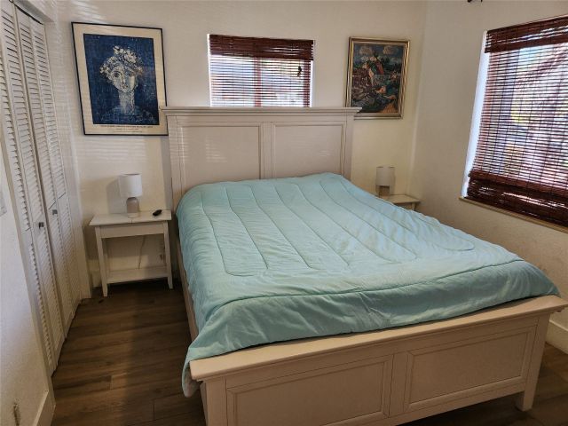 Продажа дома по адресу 4610 NE 3rd Ave - фото 6233912