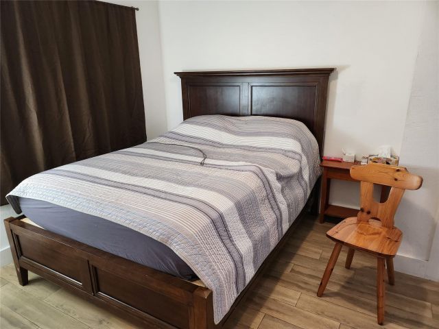 Продажа дома по адресу 4610 NE 3rd Ave - фото 6233913