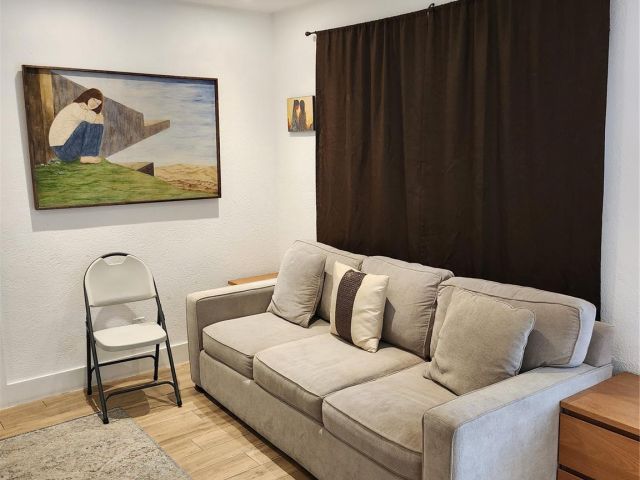 Продажа дома по адресу 4610 NE 3rd Ave - фото 6233915