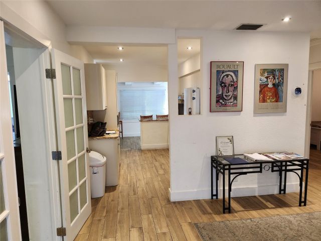 Продажа дома по адресу 4610 NE 3rd Ave - фото 6233920