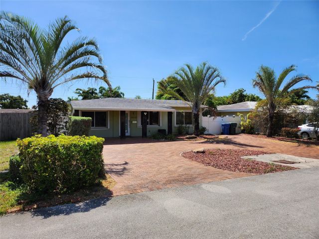 Продажа дома по адресу 4610 NE 3rd Ave - фото 6233927