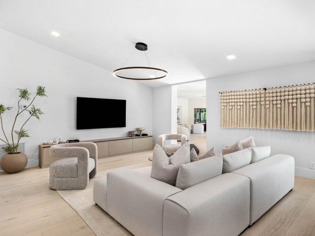 Продажа дома по адресу 8090 Twin Lake Drive - фото 6217582