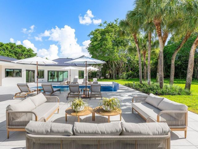 Продажа дома по адресу 8090 Twin Lake Drive - фото 6217585