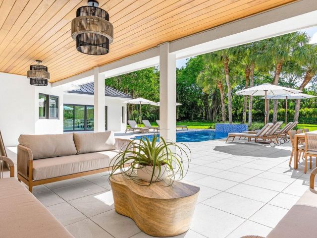 Продажа дома по адресу 8090 Twin Lake Drive - фото 6217586