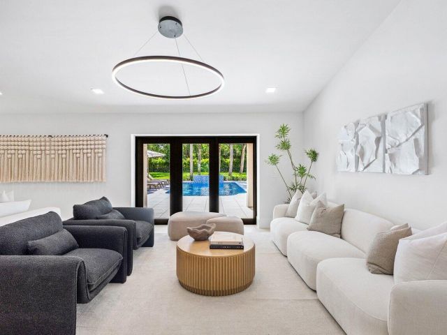 Продажа дома по адресу 8090 Twin Lake Drive - фото 6217587