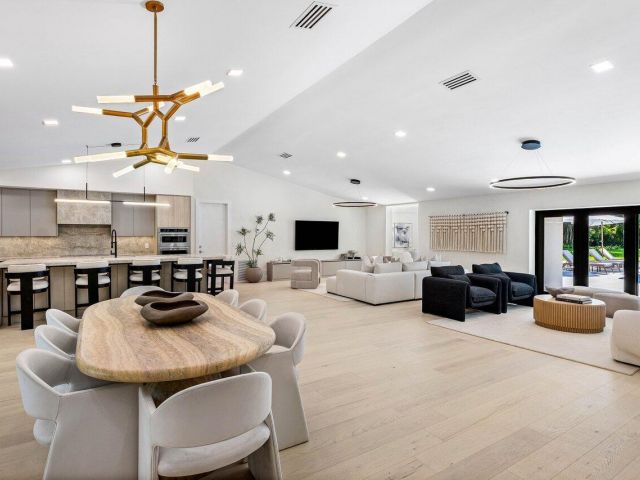 Продажа дома по адресу 8090 Twin Lake Drive - фото 6217588