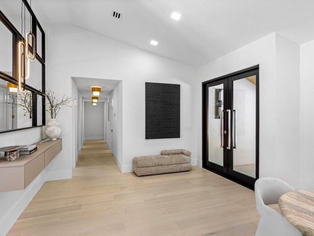 Продажа дома по адресу 8090 Twin Lake Drive - фото 6217589