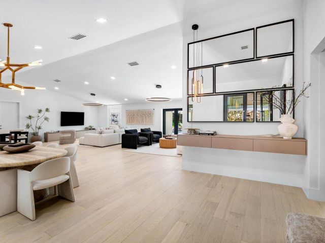 Продажа дома по адресу 8090 Twin Lake Drive - фото 6217590