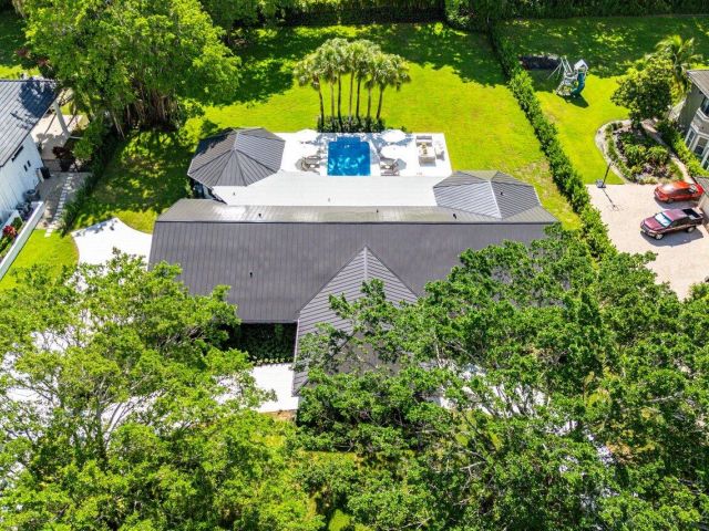 Продажа дома по адресу 8090 Twin Lake Drive - фото 6217597