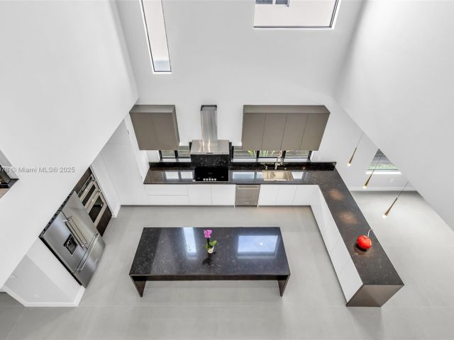 Дом в аренду по адресу 808 SW 9th St 808-A - фото 6197500