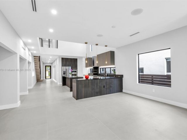 Дом в аренду по адресу 808 SW 9th St 808-A - фото 6197502