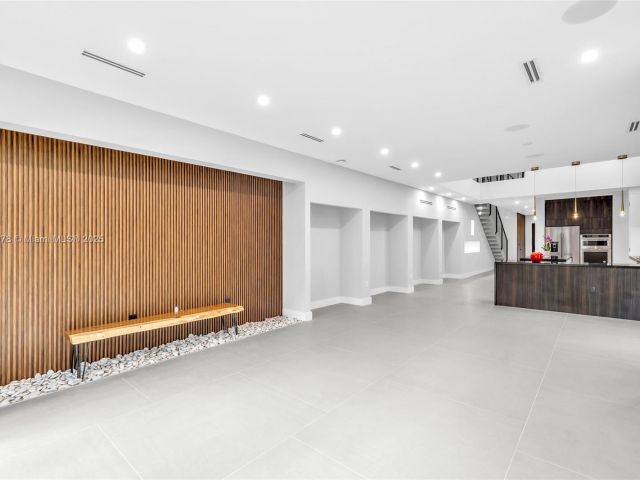 Дом в аренду по адресу 808 SW 9th St 808-A - фото 6197503