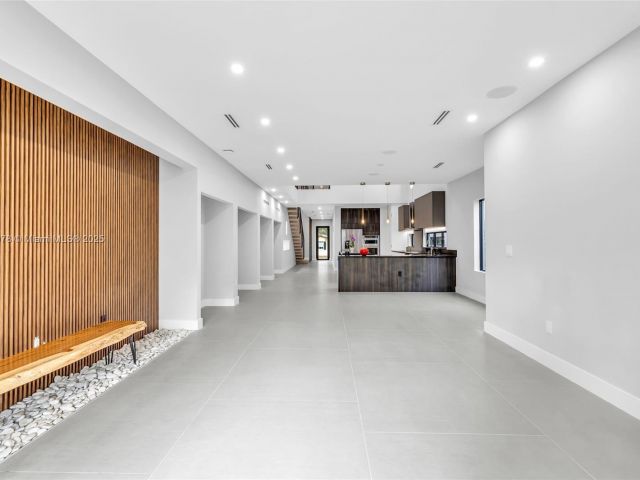 Дом в аренду по адресу 808 SW 9th St 808-A - фото 6197504