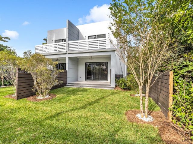 Дом в аренду по адресу 808 SW 9th St 808-A - фото 6197505