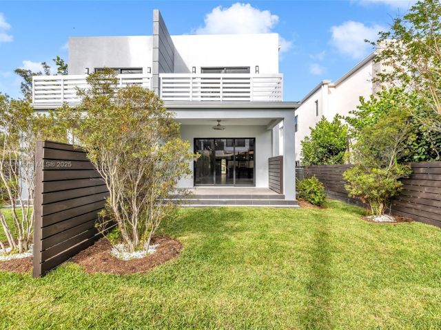 Дом в аренду по адресу 808 SW 9th St 808-A - фото 6197506