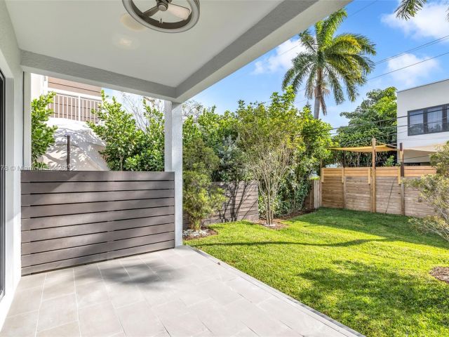 Дом в аренду по адресу 808 SW 9th St 808-A - фото 6197507