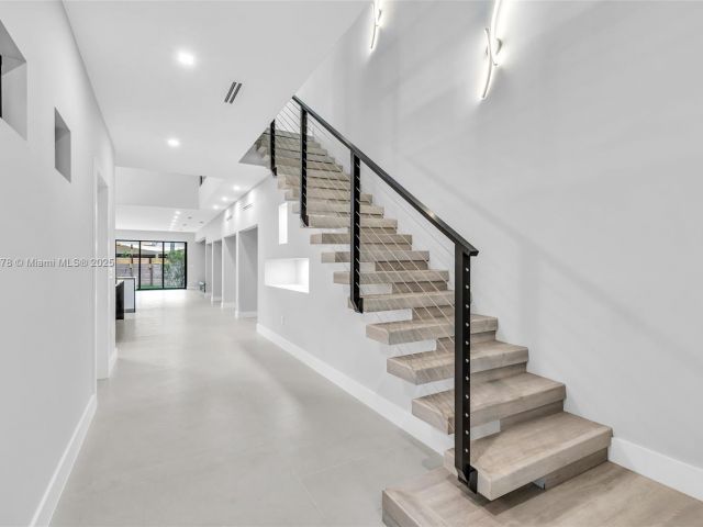 Дом в аренду по адресу 808 SW 9th St 808-A - фото 6197509