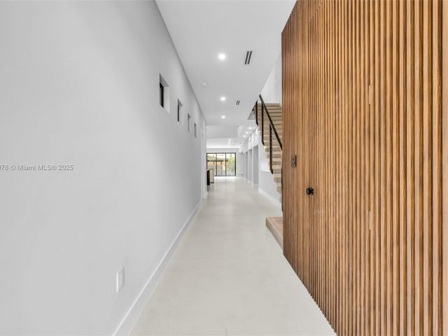 Дом в аренду по адресу 808 SW 9th St 808-A - фото 6197510