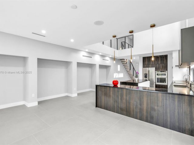 Дом в аренду по адресу 808 SW 9th St 808-A - фото 6197514