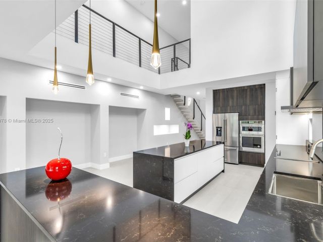 Дом в аренду по адресу 808 SW 9th St 808-A - фото 6197516