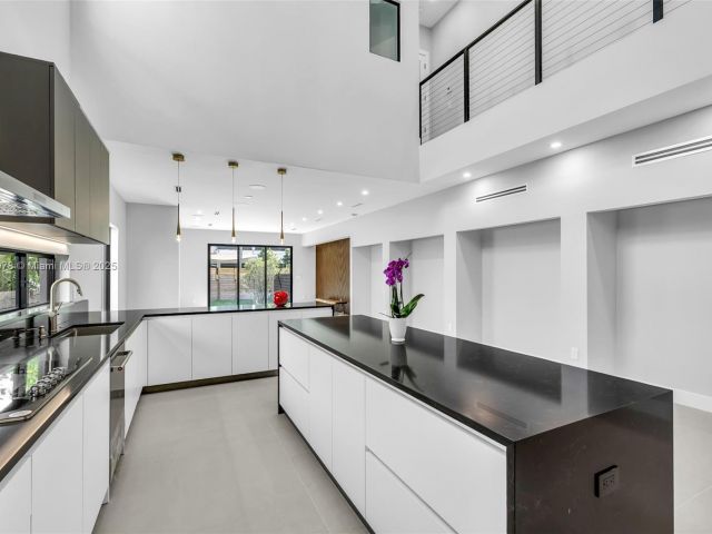 Дом в аренду по адресу 808 SW 9th St 808-A - фото 6197517