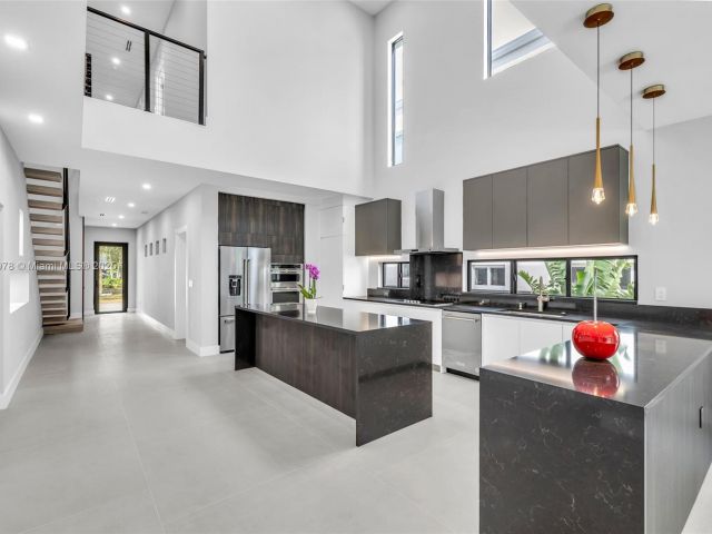 Дом в аренду по адресу 808 SW 9th St 808-A - фото 6197518