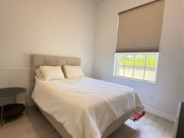 Дом в аренду по адресу 11339 NW 71st St - фото 6194500