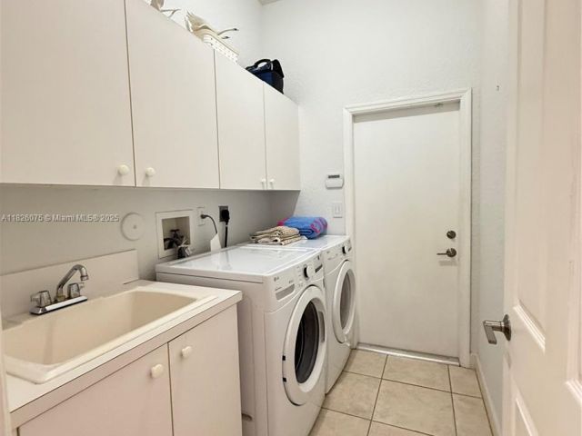 Дом в аренду по адресу 11339 NW 71st St - фото 6194501